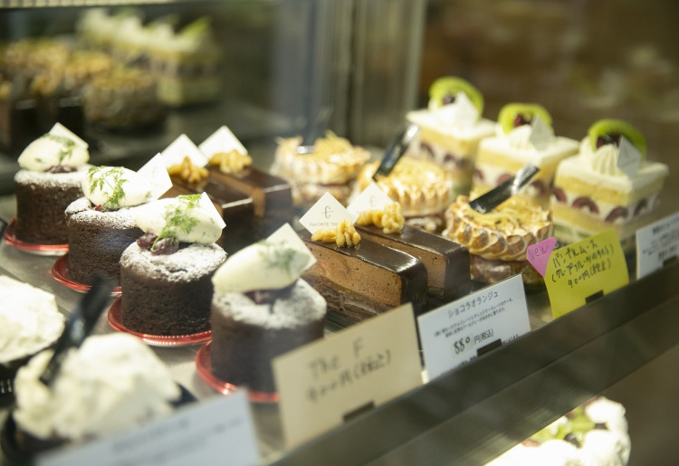 店内で一つひとつ丁寧に仕上げるケーキ