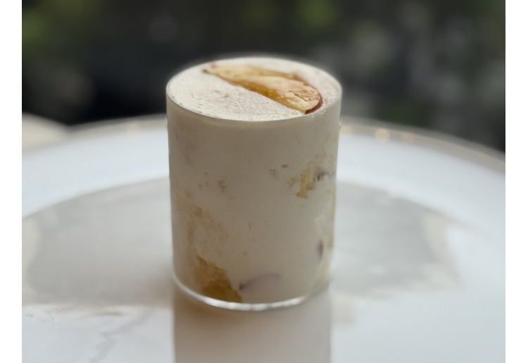 ケーキの端っこ（林檎のショートケーキ）